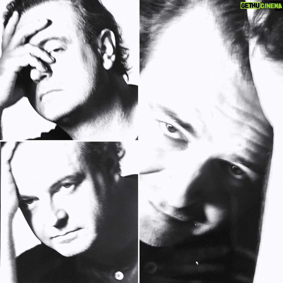 Marcelo Mansfield Instagram - Momento “Portrait “ feito pelo Roberto Donaire nos idos dos anos 1990 e tantos, quase 2000 !!! Tenho enquadrado e pendurado na parede !!! Ate que eu tava bonitinho nas “poses” #fun #portrait #comedy #amazing #photo #still