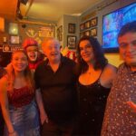 Marcelo Mansfield Instagram - Mesmo semi-aposentado do Stand Up, gosto de ir no camarim pra ver os amiguinhos…. Olha so esse elenco: Renata Said, Ale MacHaddo, Xanda Dias, palhaço Amendoim e o anfitrião da Sessão Coruja , Diguinho Coruja !!! #standupcomedy #comedia #comedy #humor #humoristas #fun #funny São Paulo - SP