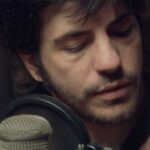 Marco Antonio Caponi Instagram - QUE PLANAZO 🌹Quiero contarles con mucha felicidad que se acaba de estrenar “SANDRO DE AMÉRICA” en @primevideolat Esta serie Hermosa que hicimos hace varios años. Fue la primera Biopic Argentina, y para mí es una joya. Dirigida x elAstro @israelcaetano y con un equipazo @agustin_sullivan @antonio.grimau @lali @luismachinok @jorge.suarezok @ransenberg @marbellati y así….en fin…. Véanla que es un HERMOSOR DE SERIE