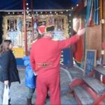 Marco Antonio Caponi Instagram - Este circo en Barcelona, con su caja musical encendida, me regaló este hermosa y sincronizada secuencia. Al fin me sentí adentro de una cajita musical