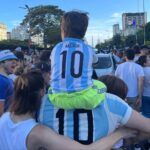 Marco Antonio Caponi Instagram - Que este legado no se termine nunca. Que la felicidad colme las calles con estos colores siempre, nadie doblega a una multitud unida, eso lo aprendimos, necesitamos abrazarnos para siempre EQUIPO, sabiendo que somos nosotros los que defendemos día a día nuestros colores en la cancha con sufrimiento y pasión. A SEGUIR JUGANDO COMO LO HICIERON “LOS MUCHACHOS” SEAMOS NOSOTROS, UNIDOS, QUE NO HAY NADA QUE PUEDA DETENERNOS NI DAR TANTO ORGULLO COMO SER ARGENTINOS VAMOS ARGENTINA 🇦🇷