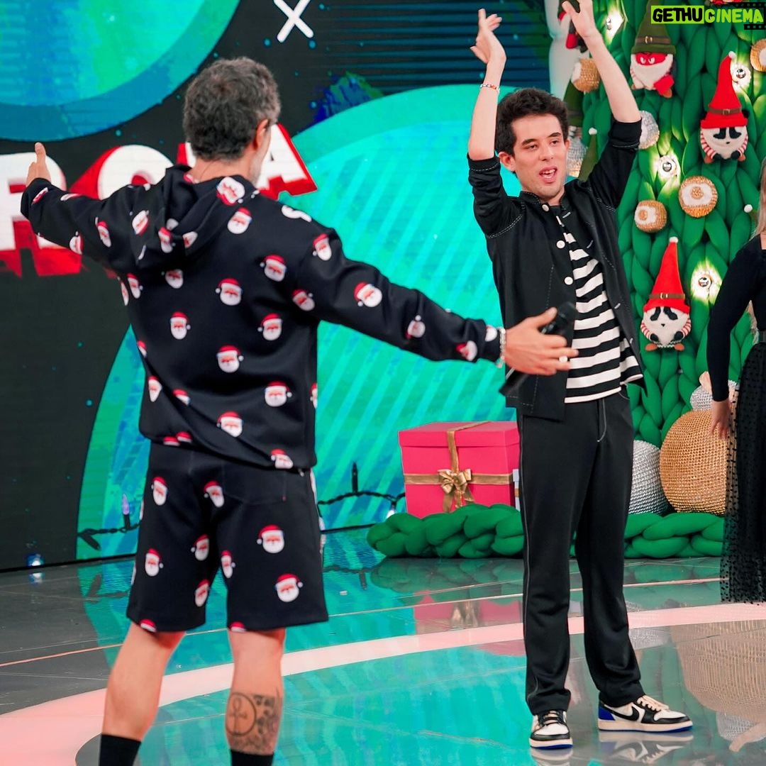 Marcos Mion - 203.1K Likes - AMANHÃ VAI SER UM DIA MUITO ESPECIAL PRA MIONZADA!
Romeo, meu coração que saiu do meu peito e ganhou vida, vai se apresentar no palco do Caldeirão!🙏🏼❤️
.
Natal é época de sonhos se realizarem e amanhã vamos realizar o do Romeo e, de quebra, o meu!
.
Meu peito explode de orgulho quando penso em tudo que ele superou pra viver seu sonho…esse meu filho é demais!❤️❤️
.
Amanhã, no @caldeiraocommion 🙌🏼