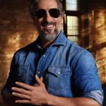 Marcos Mion Instagram - QUAL RAY-BAN VOCÊ QUER NESTE NATAL? 🕶️ . Eu escolhi o icônico Aviator, mas tem diversos modelos que marcaram gerações como o Wayfarer e o Clubmaster, perfeitos pra curtir o verão. E tem pra toda a família, incluindo as crianças! . Quer dar um presente autêntico? Surpreenda com @rayban! #RayBanSquad #publi #RayBan #😎