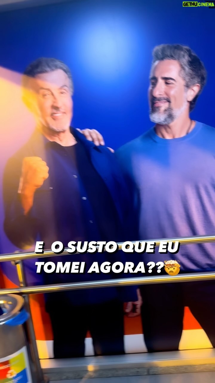 Marcos Mion Instagram - EU E MEU MANO SLY!! Do neida no finger pra embarcar!!! Que susto bom família @itau 👏🏼👏🏼👏🏼 Não esperava por essa! @officialslystallone