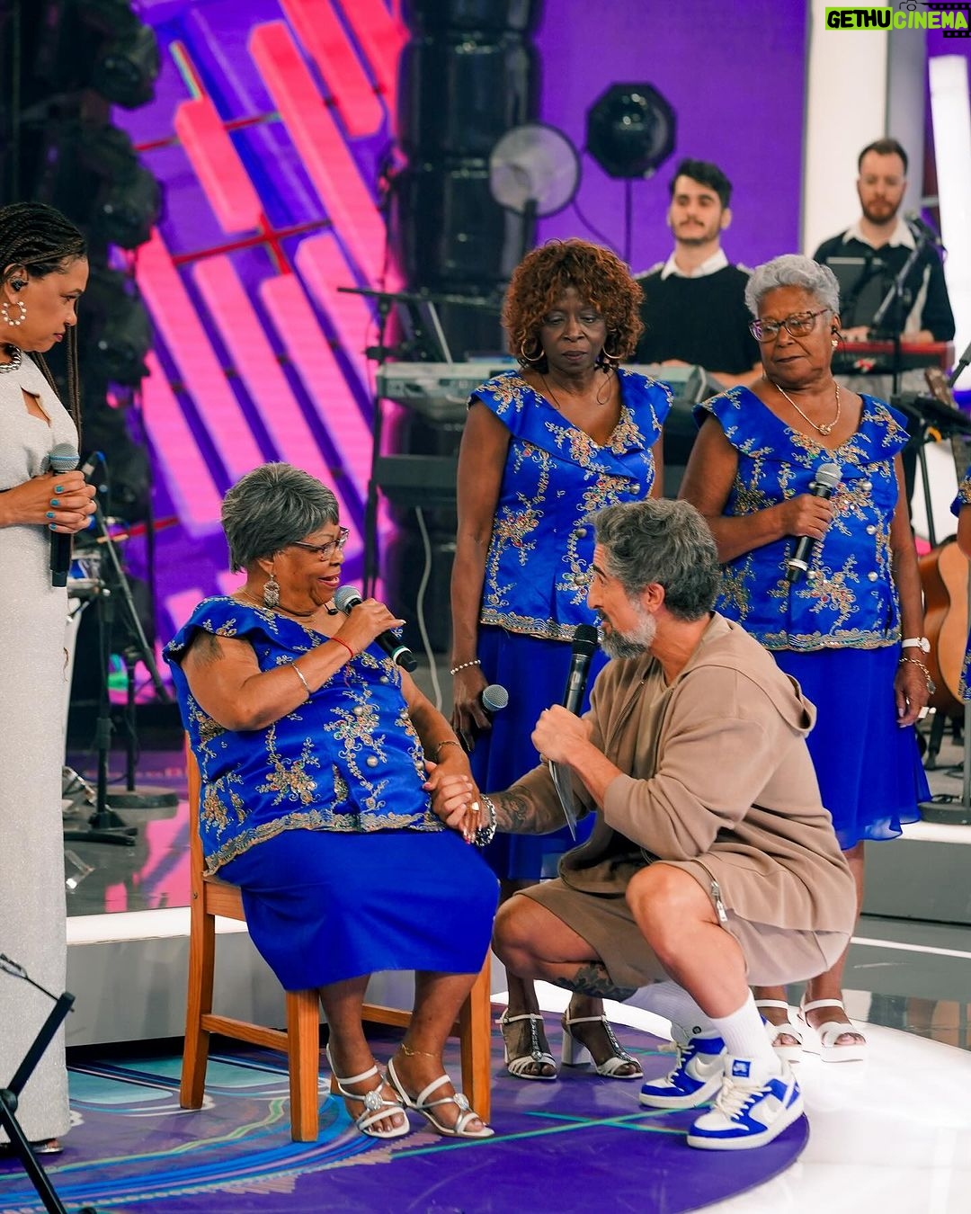 Marcos Mion Instagram - Perdemos o controle! O mix do #Caldeião de hoje tá especial. . Arraste pro lado pra ter noção do que eu tô falando. . E comentem aqui comigo. Assisto junto com vocês! 🫶🏻
