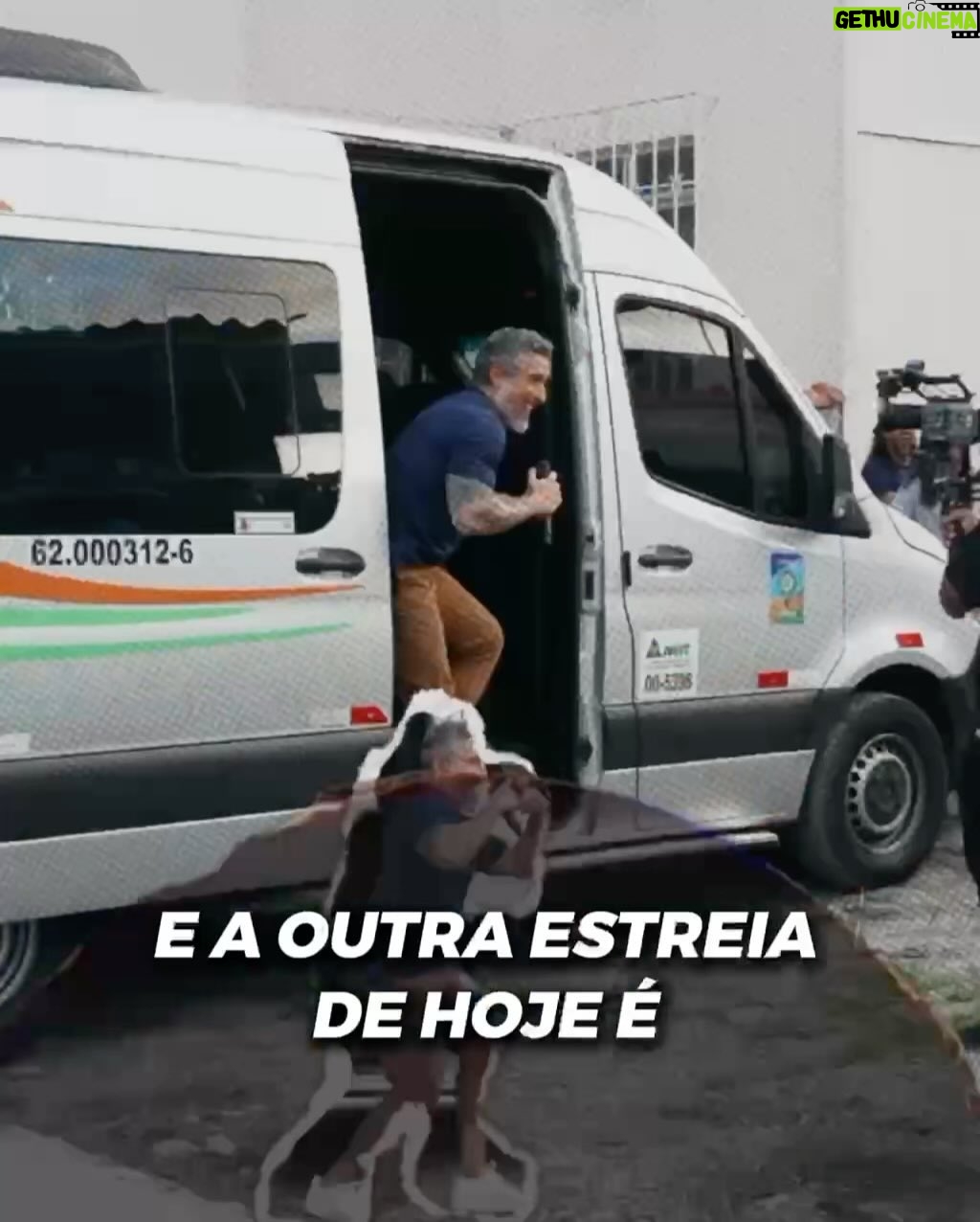Marcos Mion Instagram - VOCÊ NÃO PODE PERDER AS DUAS ESTREIAS DO #CALDEIRÃO DE HOJE! 😱 . Arraste pro lado e conheça tudo sobre o #TvTeca 📺 e o #SobeOSomLáEmCasa 🏡🎶 . Comentem aqui comigo sobre os novos quadros. Estou louco pra saber a opinião de vocês! 🫶🏻 E bora curtir esse sabadão! Estúdios Globo