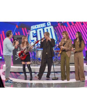Marcos Mion Instagram - ISSO ACABOU DE ACONTECER!! 
O rock está vivo e ele tá falando italiano! Em breve no Caldeirão!🤘🏻
.
Thanks @damianodavid @vicdeangelis @ethaneskin @thomasraggi__  for the energy and intensity you delivered on my stage today! 🤘🏻