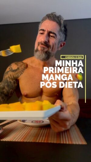 Marcos Mion Instagram - QUANDO UMA MANGA VIRA UMA LIÇÃO PRA VIDA…
É muito importante para as pessoas que querem conquistar grandes feitos, que querem viver grandes sonhos, entenderem que o prazer imediato te afasta cada vez mais do objetivo final.

Tudo na vida, que vale a pena, que envolve evolução e construção, inclui um processo difícil e doloroso. Inclui privação. Inclui desespero e vontade de desistir, de falhar.

Quem consegue achar conforto na dor, prazer no desconforto, se torna impossível de parar. 

E quem consegue aguentar o processo até o fim, alcança. 

E sabe o que é mais louco? Quando você vive o processo e esquece o objetivo final, quando você atinge esse lugar tão esperado, ele já não tem mais tanto valor. Vira apenas uma consequência óbvia do resultado de tudo que você investiu e fez.

Não é apenas sobre o que você faz, mas por quanto tempo consegue fazer com excelência! Minha vitória não foi a manga e nem o shape final. Foram os meses que eu já estava vivendo em restrição extrema, treinando 4 vezes por dia, sem ver os resultados que ainda não apareciam.
É ali que você se torna um vencedor.