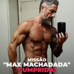 Marcos Mion Instagram - EU SEI QUE CHOCA MUITA GENTE, mas existe contexto, profissionalismo, dedicação extrema, superação e, acima de tudo, um sonho realizado por trás dessa transformação física. Além da pressão de honrar meu ídolo @officialslystallone quando fez seu Rocky Balboa! . Ontem me despedi do Max Machadada, meu maior personagem. Meu primeiro protagonista no cinema: o maior lutador brasileiro de MMA, que encara o fim de sua carreira ao mesmo tempo que recebe a notícia que tem um filho autista de oito anos. Foi um mergulho profundo em camadas variadas desse personagem, misturado com muitas situações que eu vivi na minha vida com meu filho, Romeo, emprestadas à relação do Max com seu filho. . Pra chegar na forma física que imaginei para o Max Machadada eu montei uma equipe de profissionais que trabalhou comigo especificamente na parte física do Max. @correabodybuilder @marcelo.donice @prontolight & @paulomuzy me ajudaram a superar toda e qualquer expectativa! Nunca tentem tirar a gordura do corpo sem a ajuda de profissionais experientes. . Um desafio de dar medo para encarar aos 44 anos, com lesões no ombro e na coluna, além de todas as dores nas articulações de anos de treino exageradamente pesado e intenso. . O mais difícil, como já falei algumas vezes, não foi chegar no shape, mas mante-lo por 2 meses. Vi meu metabolismo mudar radicalmente pra melhor e agora tá difícil de me despedir das formas físicas do Max. . Mas não tem jeito: manter a % de gordura quase nula exige esforço sobre humano e é duro pra todos que vivem comigo. Um pai que, aconteça o que for, passa duas horas por dia no aeróbio + uma hora e meia na academia, um marido que não tem vida social, não divide um momento de prazer com a esposa…foco extremo. Sem errar. Nena, serei eternamente grato por você aguentar e aceitar que eu me dedique ao meu trabalho da forma que me dá prazer e sei fazer: com 100% de intensidade. . . Espero vocês no final do ano nos cinemas! #MMAoFilme .