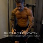 Marcos Mion Instagram - Lembro o impacto que foi na minha vida quando assisti ao Rocky 4 no cinema e o físico do Stallone me acachapou: “É assim que eu quero ser…” foi o que pensei na hora. . Agora que estou tendo a oportunidade de fazer o meu próprio Rocky Balboa minha preocupação número um é honrar o mestre @officialslystallone e a lenda Rocky Balboa! . Recebemos uma criança de em torno de 5 ou 6 anos no set de filmagem, ela olhou pra mim e perguntou: “Vc é um super herói?”. Missão cumprida. . Filme “MMA - Meu Melhor Amigo” estreia no final do ano! Já fiquem com isso em mente! Assim vocês vão conhecer o tal Max Machadada, responsável por essa transformação física a qual estou me submetendo. .