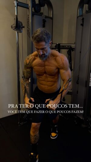 Marcos Mion Instagram - Lembro o impacto que foi na minha vida quando assisti ao Rocky 4 no cinema e o físico do Stallone me acachapou: “É assim que eu quero ser…” foi o que pensei na hora.
.
Agora que estou tendo a oportunidade de fazer o meu próprio Rocky Balboa minha preocupação número um é honrar o mestre @officialslystallone e a lenda Rocky Balboa! 
.
Recebemos uma criança de em torno de 5 ou 6 anos no set de filmagem, ela olhou pra mim e perguntou: “Vc é um super herói?”. Missão cumprida. 
.
Filme “MMA - Meu Melhor Amigo” estreia no final do ano! Já fiquem com isso em mente! Assim vocês vão conhecer o tal Max Machadada, responsável por essa transformação física a qual estou me submetendo.
.