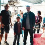Marcos Mion Instagram - Mion e Romeo? Não, Max Machadada e seu filho Bruno! . Único fator que cancelaria o meu filme era o caso de não acharmos a criança para fazer meu filho autista. Isso era um impeditivo. Foram feitos centenas de testes em todo Brasil e eu recebi os 10 finalistas escolhidos. Assisti a todos, mas desde os primeiros movimentos que vi o Gui fazendo no vídeo teste, meu coração já tinha se decidido. Vi ali uma doçura, uma esperteza e uma entrega bem impressionante. (Parabéns para sua mãe também que fez o teste com ele e já o dirigiu de forma magnífica). No teste presencial tínhamos duas cenas. Uma de crise e uma de brincadeira. Gui é tão intenso que tivemos que parar um pouco entre as duas pra ele se recuperar da emoção que explodiu durante a crise. Que ator esperto, preocupado, não só recebe as instruções, mas faz perguntas, propõe… vc é demais e seu caminho vai ser luminoso! Como eu te falei: tem gente que escolhe a arte e tem gente que é escolhido pela arte. Vc foi escolhido! Obrigado por ser meu Romeo do cinema! . #MMA #MeuMellhorAmigo