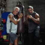 Marcos Mion Instagram - Mionzera e Fagundóla? Nao! Max Machadada e seu pai, Fred Fontana! 🥊 . Hoje foi dia de receber o mestre @antoniofagundes no set do meu filme, MMA - Meu Melhor Amigo. Da pra acreditar? 🤯 . Que honra contracenar com um dos maiores de todos os tempos, que orgulho ter um ator desse tamanho querendo contar essa história junto comigo…aprendi muito hoje! . Na real eu fico buscando o que escrever , mas me faltam palavras!! Eu só quero gritar QUE FODAAAAAAAAAAAA!! 😂😂 Me desculpem gente, mas, como eu ensino pros meus filhos, até o Romeozão sabe, tem horas que só um palavrão mesmo que dá o real significado do sentimento! Hoje tá liberado!😄 . Bem vindo Fred Fontana à vida de Max Machadada!💪🏼 Obrigado Fagundes por tanta generosidade e elegância na profissão e no convívio! 🫶🏼 . ((Fotos @gbfoto.cine ))
