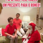 Marcos Mion Instagram - No dia do ano que celebramos a chegada de Jesus Cristo, que nos deixou como maior e fundamental lição o amor ao próximo, ainda estamos vibrando de tanto amor que, mais uma vez, nosso filho Romeo espalhou pelo mundo! Ver o tanto de amor que Romeo gerou e, consequentemente, recebeu, me fortalece a crença que a sensação, o espírito de Jesus Cristo nascendo ainda reverbera até os dias de hoje em todo Natal! . Não se enganem, esse sentimento de esperança, de que amanhã a gente vai ter um dia melhor, de cuidar de quem precisa, de toda bondade e gratidão que sentimos no Natal É A REVERBERAÇÃO DO NASCIMENTO DE JESUS que vai durar pra sempre! . Viva Jesus Cristo! Viva nosso guia e salvador! . *e Papai Noel você ARRASOU no presente! 🙏🏼❤️