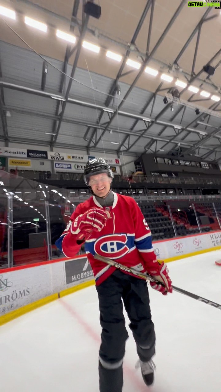 Marcus Ericsson - 6.1K Likes - Ending 2023 on the ice 🏒 with my buddies 🤩! Happy New Year everyone 🥳🥂🍾