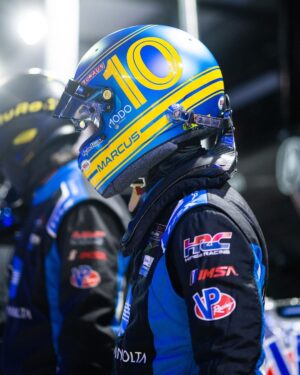 Marcus Ericsson Instagram - All the prep is done, time to go racing 👊🏻🚀💯. Couldn’t ask for a better group to do it with @wtrandretti @acura @hondaracing_us 

Watch it all at 🇺🇸 @nbcsports @peacock and in 🇸🇪 @viaplaymotor @viaplaysverige . Green 🟩 flag at 1.40 ET 🇺🇸 / 19.40 🇸🇪 time