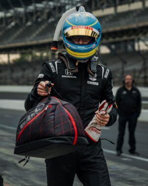 Marcus Ericsson Instagram - First day at the new gig ✅

And it couldn’t feel more right starting this new chapter of my career at the @indianapolismotorspeedway 🤩. Great day! Exciting times ahead 🚀🏁 @andrettiindy #INDYCAR