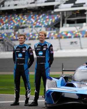 Marcus Ericsson Instagram - All the prep is done, time to go racing 👊🏻🚀💯. Couldn’t ask for a better group to do it with @wtrandretti @acura @hondaracing_us 

Watch it all at 🇺🇸 @nbcsports @peacock and in 🇸🇪 @viaplaymotor @viaplaysverige . Green 🟩 flag at 1.40 ET 🇺🇸 / 19.40 🇸🇪 time