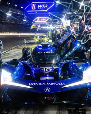 Marcus Ericsson Instagram - All the prep is done, time to go racing 👊🏻🚀💯. Couldn’t ask for a better group to do it with @wtrandretti @acura @hondaracing_us 

Watch it all at 🇺🇸 @nbcsports @peacock and in 🇸🇪 @viaplaymotor @viaplaysverige . Green 🟩 flag at 1.40 ET 🇺🇸 / 19.40 🇸🇪 time