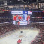 Marcus Ericsson Instagram - Hockey night with the @nhlblackhawks ! Thanks for a fun experience 🏒🥅 and Hey @bhawktommyhawk I’ll be back for a rematch 😎 #ME28 United Center