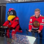 Marcus Ericsson Instagram - Hockey night with the @nhlblackhawks ! Thanks for a fun experience 🏒🥅 and Hey @bhawktommyhawk I’ll be back for a rematch 😎 #ME28 United Center