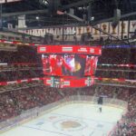 Marcus Ericsson Instagram - Hockey night with the @nhlblackhawks ! Thanks for a fun experience 🏒🥅 and Hey @bhawktommyhawk I’ll be back for a rematch 😎 #ME28 United Center
