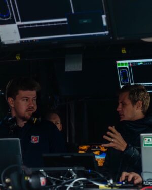 Marcus Ericsson Instagram - First day at the new gig ✅

And it couldn’t feel more right starting this new chapter of my career at the @indianapolismotorspeedway 🤩. Great day! Exciting times ahead 🚀🏁 @andrettiindy #INDYCAR