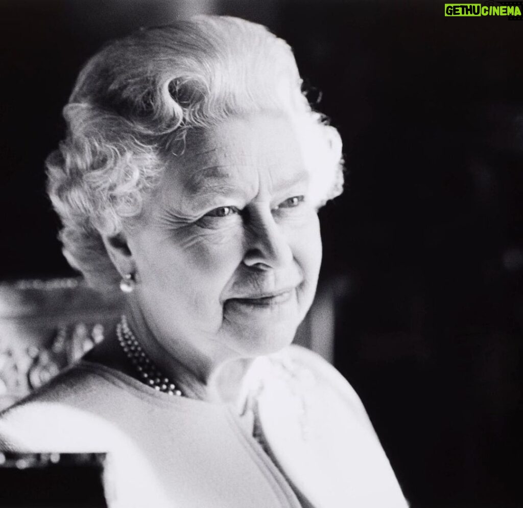 Marcus Oscarsson Instagram - 💙❤️💙TANKARNA GÅR TILL DET BRITTISKA FOLKET OCH TILL KUNGAFAMILJEN Tack för din fantastiska gärning Drottning Elizabeth. Du har varit betydelsefull för hela världen. En trogen tjänare allt sedan före andra världskriget till idag. God Save The Queen ❤️