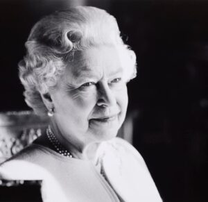 Marcus Oscarsson Instagram - 💙❤️💙TANKARNA GÅR TILL DET BRITTISKA FOLKET OCH TILL KUNGAFAMILJEN
Tack för din fantastiska gärning Drottning Elizabeth. Du har varit betydelsefull för hela världen. En trogen tjänare allt sedan före andra världskriget till idag. God Save The Queen ❤️