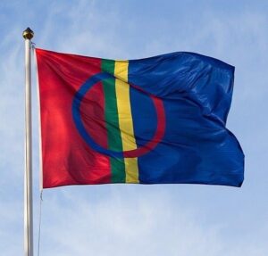 Marcus Oscarsson Instagram - ❤️💚💛💙 GRATTIS TILL ALLA SAMER –  SAMERNAS NATIONALDAG

Den vackra samiska flaggan har fyra färger- röd, grön, gul och blå och färgerna återfinns på den traditionella samiska dräkten. Flaggans cirkel symboliserar solen och månen.

Nationaldagsdatumet den 6 februari firas till minnet av det första samiska landsmötet som hölls i Trondheim den 6 februari 1917 och samlade samer över nationsgränserna.

❤️ Stort grattis till alla samer i Sverige, Norge, Finland och Ryssland som alla firar sin nationaldag i dag.