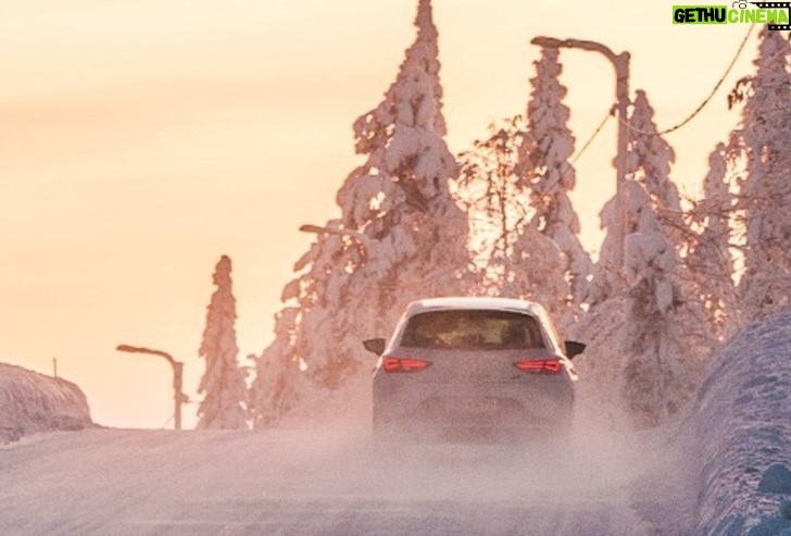 Marcus Oscarsson Instagram - SMHI VARNAR FÖR INTENSIVT SNÖFALL I MORGON MÅNDAG ✅ Läs genom att klicka på mitt namn ovanför bilden och sen den blå länken.⁣⁣⁣⁣⁣⁣⁣⁣⁣⁣⁣⁣⁣⁣⁣ ✅ Eller gå direkt in på marcusoscarsson.se