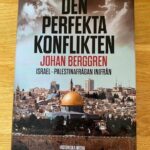 Marcus Oscarsson Instagram - TIPS PÅ SOMMARLÄSNING – SÅ KAN ISRAEL-PALESTINA-KONFLIKTEN LÖSAS – DEN PERFEKTA KONFLIKTEN Sommar, sol och ledighet innebär tid för bad, glass, umgås med vänner, matlagning och mycket av det som ger guldkant i tillvaron. Många passar även på att läsa en god bok och jag vill därför ge ett tips som kombinerar nytta med nöje. Diplomaten Johan Berggren är tidigare stabschef vid Kvartetten som jobbar för fred i Mellanöstern och består av FN, EU, USA och Ryssland. Han har släppt boken ”Den Perfekta Konflikten”. Den har gått åt som smör i solsken och nu har en ny upplaga på 1 000 ex kommit som ni kan skaffa här https://historiskamedia.se/bok/den-perfekta-konflikten/ Lärorik och spännande sommarläsning som dessutom skrivits på ett fängslande sätt med ett positivt anslag.