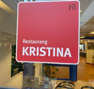 Marcus Oscarsson Instagram - 🙏🏻 Wow! Så häftigt att vara tillbaka! Kan någon gissa redan på de 3-4 första bilderna var jag varit? På sista bilden ges svaret. ⭐️⛄️💃🏼🍿🕺 
💕I love this place 💕