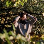 Marek Adamczyk Instagram - Hele, vy, buďte na sebe opatrný, nebojte se ničeho a užijte si podzim🍁☀️❤️ A povězte mi, jak řešíte to, co se teď kolem děje? Já jsem docela hořkej z toho, jak s náma mluví “ty nahoře”, ale zároveň fakt chci udělat všechno pro to, abychom to zvládli. A pořád věřím, že když říkal Havel že “až bude nejblběji, začne se to obracet lepšímu”, tak měl pravdu. Co vy?