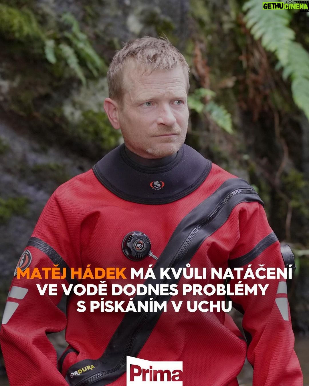 Marek Adamczyk Instagram - Pod hladinou bude s námi každou středu ve 20.15 na Primě.🧡 Připravili jsme si pro vás pár zajímavostí z natáčení.🎥 Ponořte se s námi do napínavého světa policejních potápěčů!🌊 Osmidílný seriál Pod Hladinou láká na akci, příběh i zajímavé postavy!💥 Od 30. srpna na Primě, nebo už teď online na prima+! 😎 #prima #primaftv #podhladinou #sandranovakova #matejhadek #marekadamczyk #kriminalka #detektivka #serial #zabava