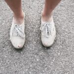 Marek Adamczyk Instagram – Moje holka zavádí novej módní trend. Když si nalakuješ nehty, ale na sandály nemáš náladu. Jsem zvědavej, jak se to chytne. ❤️ @eva_samkova