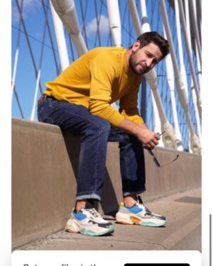 Marek Němec Instagram - Dámy, oblečte si své muže! Muži, nenechejte se oblékat druhými! 😜

S podzimní kolekcí @marksandspencerczechrepublic si přijdete na své. Prodyšný a kvalitní materiál, svěží barevnost, velký výběr, nadčasovost. Ať jste drobní nebo obři, obléknou vás naprosto dokonale! Tak s úsměvem zavítejte buď do kamenných prodejen, nebo virtuálně na e-shop. Budete nadšeni.
Hele, a ten svetr na těle fakt nekouše!

Konec hlášení. Přepínám.

#spoluprace #fashion #spencerstyle #marksandspencerczechrepublic #podzim #podzimnioutfit