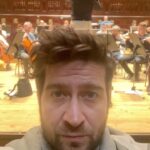 Marek Němec Instagram - Zítra v 11:00 ve Smetanově síni v Obecním domě! S dětmi…Orchestr na dotek🎸 #fok #veronikakhekkubarova