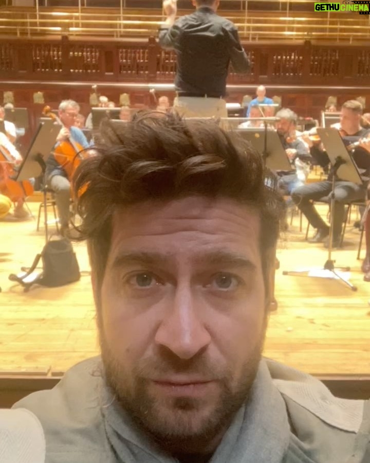 Marek Němec Instagram - Zítra v 11:00 ve Smetanově síni v Obecním domě! S dětmi…Orchestr na dotek🎸 #fok #veronikakhekkubarova