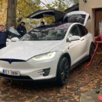Marek Němec Instagram - Dneska se mi bude točit…tiše…Mějte taky tichou neděli;) Poslouchejte to ticho v sobě..a uslyšíte se! A pak že #Tesla nemá spirituální rozměr😂. Konec hlášení. #workout