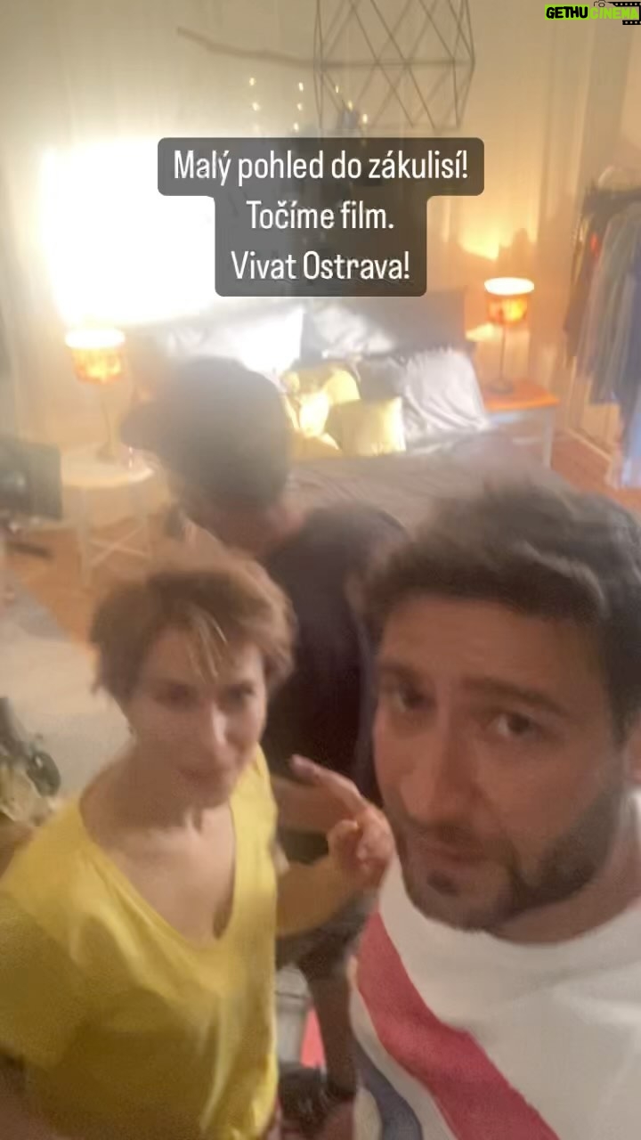 Marek Němec Instagram - Točíme si a budeme doufat,že vám to zvedne koutky a nahrbí nosy k úsměvu! #prvnivlastovka #pracejeradost Ostrava