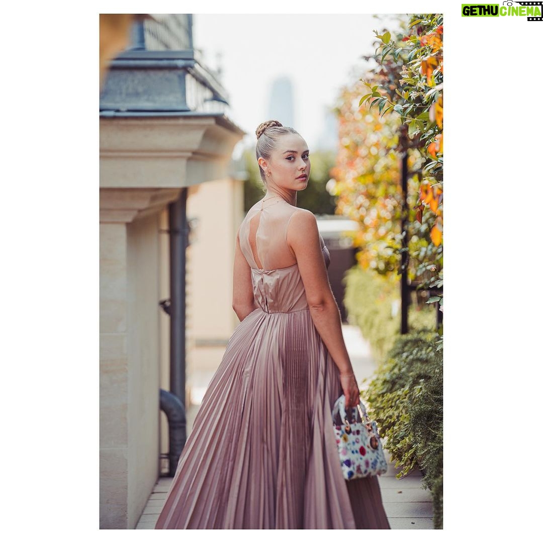 Margo Hayes Instagram - LβΓ©tΓ© parisien avec @dior πΈπ₯ β¦ π· @rickyfilmingstudios π : @alineds75 π: @mainamilitza