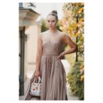 Margo Hayes Instagram - L’été parisien avec @dior 🌸🥐 … 📷 @rickyfilmingstudios 👠: @alineds75 💄: @mainamilitza