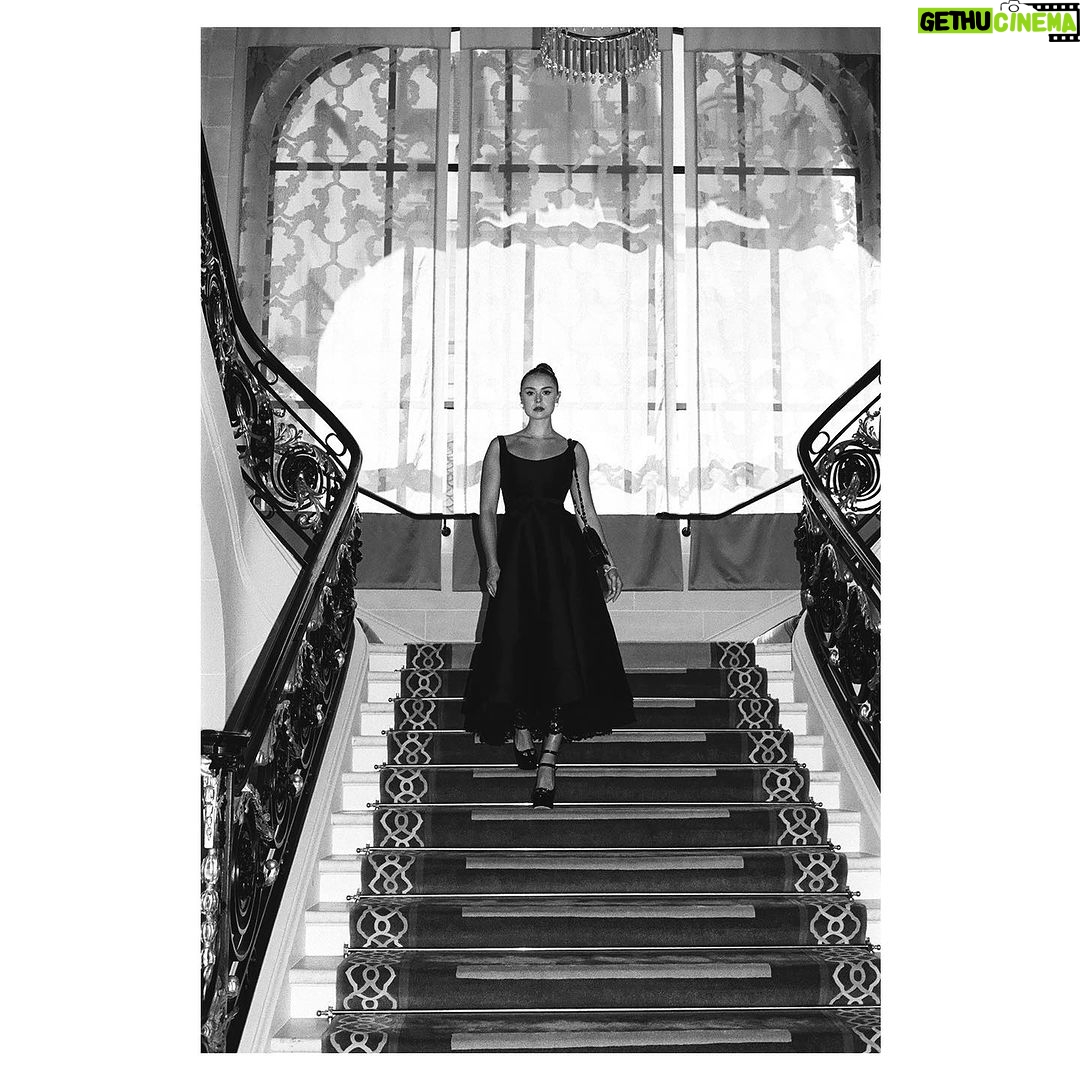 Margo Hayes Instagram - Haute Couture à Paris avec Dior 🤍 Bravo to @mariagraziachiuri on her latest collection. It’s always a pleasure to witness her exquisite creations. Merci to @alineds75 for always styling me so beautifully. 🌹 💄: @mainamilitza 🎞️: @steavendavid
