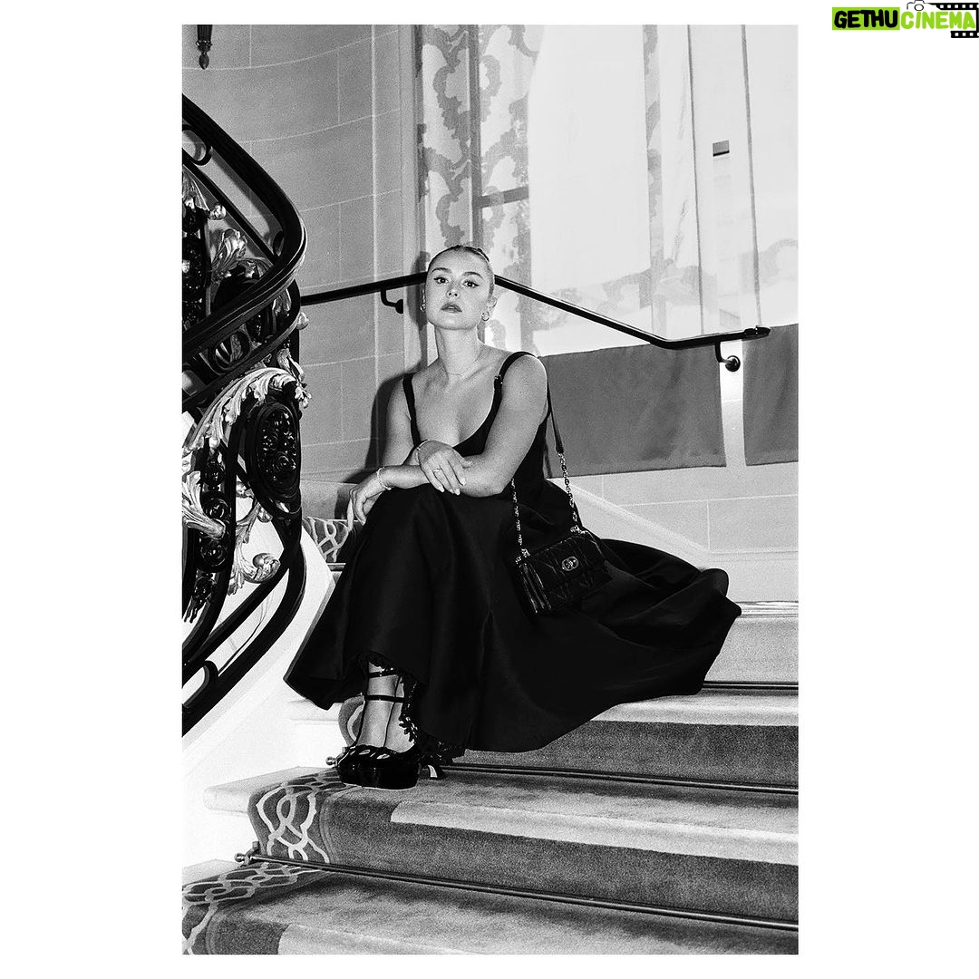 Margo Hayes Instagram - Haute Couture à Paris avec Dior 🤍 Bravo to @mariagraziachiuri on her latest collection. It’s always a pleasure to witness her exquisite creations. Merci to @alineds75 for always styling me so beautifully. 🌹 💄: @mainamilitza 🎞️: @steavendavid