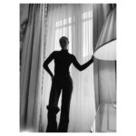 Margo Hayes Instagram - tout simple 🖤🦢