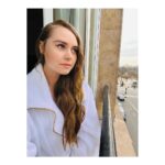 Margo Hayes Instagram - état d'esprit parisien 🇫🇷 tu me manques 🤍 @dior @diorbeauty Paris, France