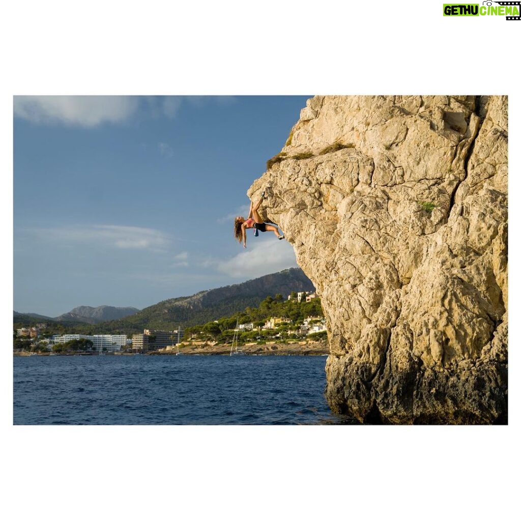 Margo Hayes Instagram - Psicobloc!!! One of the most amazing types of climbing! So excited to be commentating the 2023 @thenorthface @psicocomp event here in The Windy City tomorrow 8/5! Please join in for the livestream on TNF’s YouTube channel to watch the show!! 🌊🧗🏼‍♀️ 📷 @chrisburkard 📍Mallorca