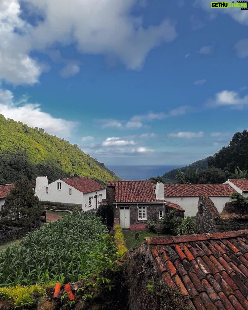 Maria Jekova Instagram - Благодаря ти, чуждоземно място. Че вдъхнови повече мечти за дома, отколкото можеш да си представиш. The Azores, Atlantic Ocean