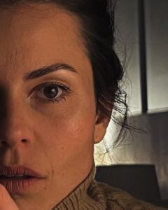 Maria Jekova Instagram - За поредна година си обещавам повече приемане на себе си и повече грижа. Да видим.